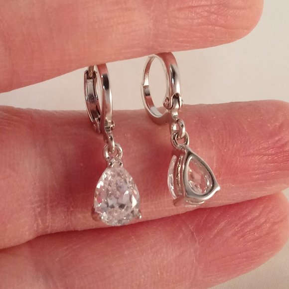 Solid 925 Silver Solitaire Pear Tear Drop Diamond Zircon Dangle Earrings Gift - Picture 4 of 4